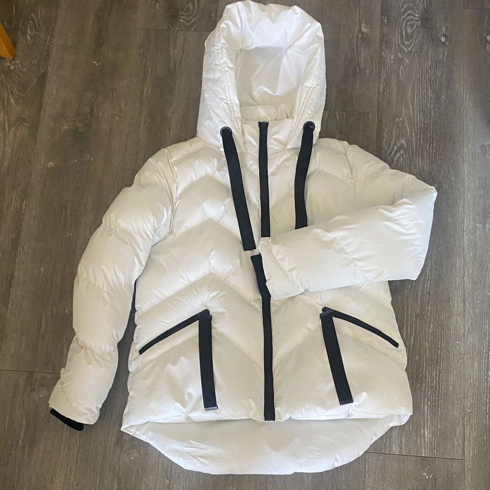 Elegant White Puffer Jacket with Black Details